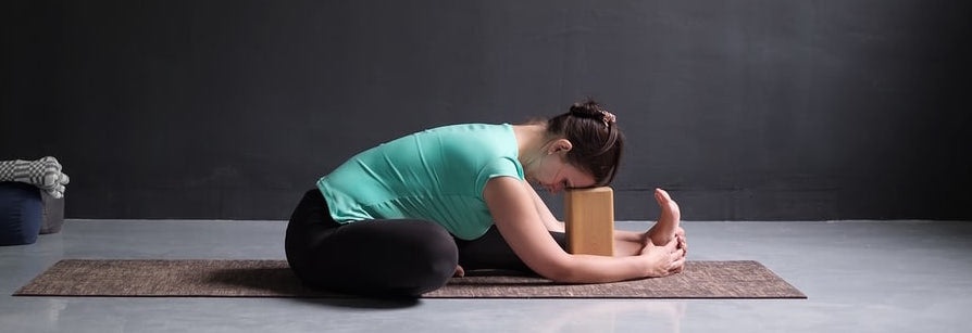 Know the difference between yoga bricks and blocks - Blog - Yogamatters